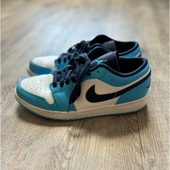 Jordan 1 Low 'UNC' (2021) - White/Powder Blue/Obsidian - Picture 7 of 9